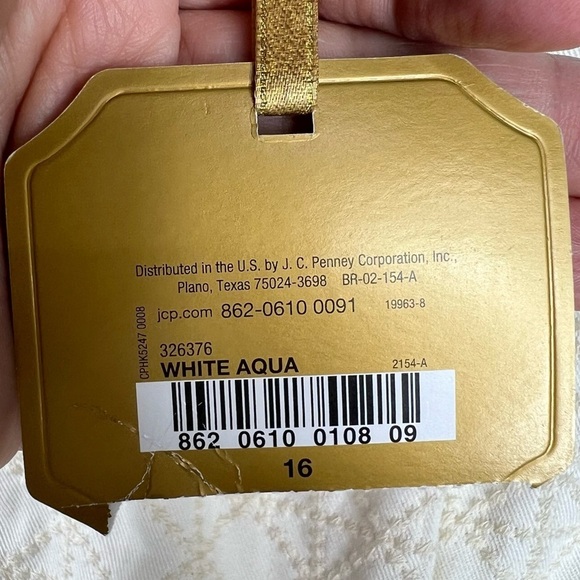 RYEGRASS Ivory Textured Pleated Shorts | Plus Size 16/4” - Picture 9 of 10